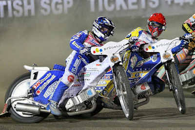 Nicki Pedersen (links) schaut nach vorne