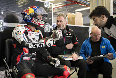 Toprak Razgatlioglu (li.) mit seinem Crew-Chief Phil Marron
