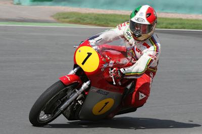 Giacomo Agostini (2007 zum 80. Sachsenring-Jubiläum): 15 WM-Titel und 122 Grand-Prix-Siege