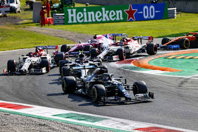 Lewis Hamilton kassierte in Monza in Führung liegend eine schmerzliche Strafe, die er sich von den Regelhütern erklären liess