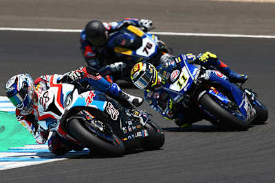 Markus Reiterberger vor Sandro Cortese