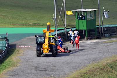 Sebastian Vettel kann es nicht fassen