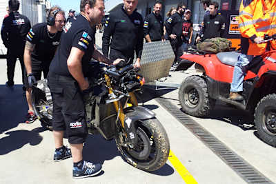 Sam Lowes schmiss seine Aprilia RS-GP weg