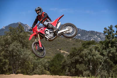 Honda CRF450R, Modelljahrgang 2021: Fast alles ist neu