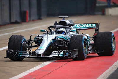 Valtteri Bottas bei der Arbeit mit dem neuen Auto