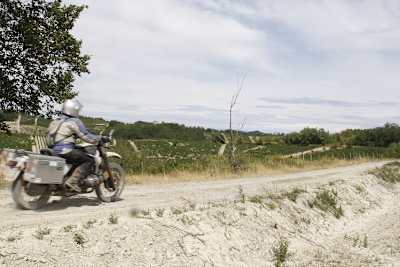 Facebook-Sturm im Wasserglas: Das Befahren von Wegen und Pisten bleibt in Italien weiterhin grundsätzlich erlaubt