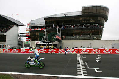 Tom Lüthi kann sich noch gut an den Moment erinnern, als er 2005 in Le Mans als Erster die Ziellinie kreuzte