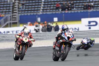 Toprak Razgatlioglu vor Alvaro Bautista