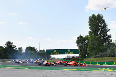 Carlos Sainz kurz nach dem Start zum Ungarn-GP hinter den beiden Ferrari