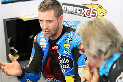 Tom Lüthi mit Gilles Bigot