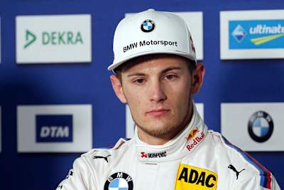 Marco Wittmann gibt am 4. Mai im Technik Museum in Speyer Autogramme