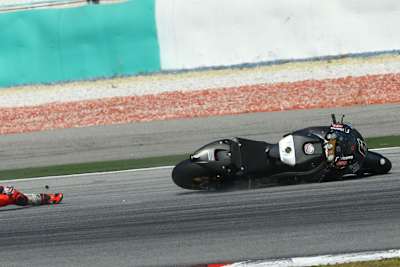 Stefan Bradl stürzte Donnerstagfrüh in der ersten Kurve