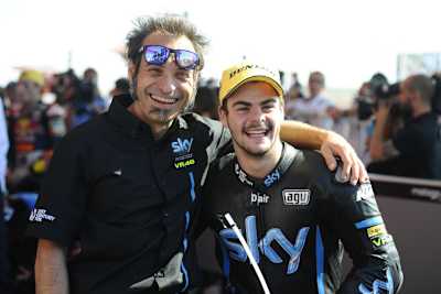 VR46-Teammanager Vittoriano Guareschi mit Romano Fenati