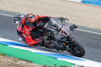 Nicolo Bulega bewies am ersten Testtag in Jerez die Schlagkraft der neuen Ducati V4R