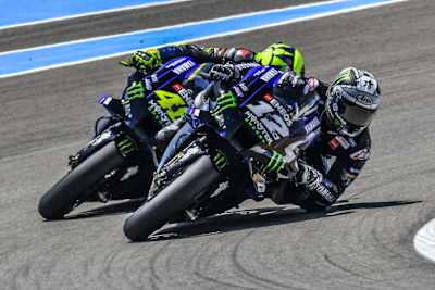 Valentino Rossi hinter Maverick Viñales 