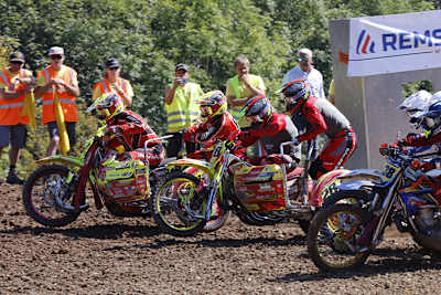 Schnelle Familie: Stuart Brown mit Josh Chamberlain und Sohn Jake Brown mit Joe Millard (28)