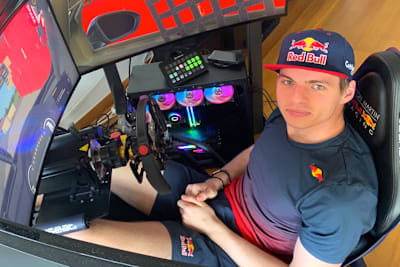 Max Verstappen in seinem Rennsimulator, zuhause in Monaco