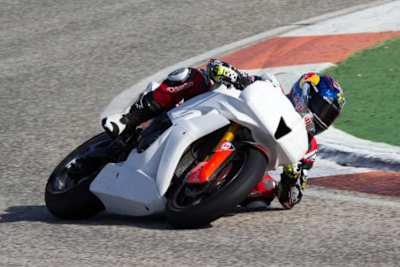 Jonas Folger aus dem Dynavolt Intact GP-Team in Cartagena