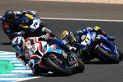 Markus Reiterberger vor Sandro Cortese