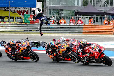 Nach diesem Abflug krachte Alex Rins hart auf den Asphalt