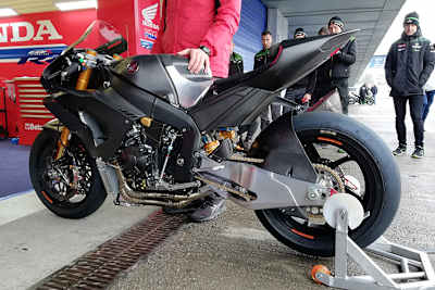 Die Rennversion der neuen Honda Triple-R wurde erstmals öffentlich gezeigt