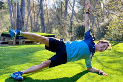 Dominique Aegerter vertrieb sich die Zeit mit viel Sport