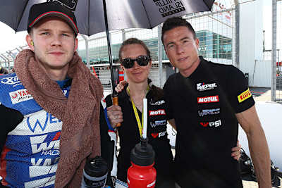 Danny Webb (li.) mit Teammanager James Toseland (re.)