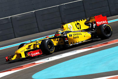 Renault R30: Bald in Schwarz für Pirelli unterwegs