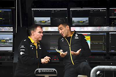 Cyril Abiteboul (rechts) am Renault-Kommandostand in Monza