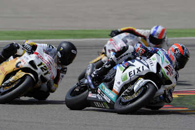 In Kurven ist Leon Camier (vorne) schnell