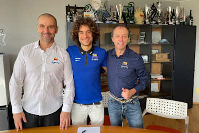 Andrea Mantovani (Mitte) mit Teamchef Fabio Evangelista (re.)