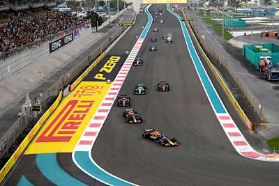 Zun Beginn sah es für Sergio Pérez noch gut aus – Zweiter hinter Verstappen, das hätte gereicht