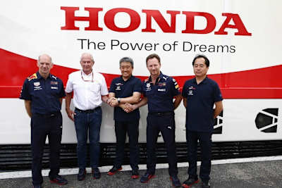 RBR-Technikchef Adrian Newey, Red-Bull-Rennchef Dr. Helmut Marko, Honda-Rennleiter Masashi Yamamoto, RBR-Teamchef Christian Horner und F1-Projektleiter Toyoharu Tanabe