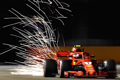 Nachtspektakel in Singapur: Kimi Räikkönen 2018 auf seiner Quali-Runde