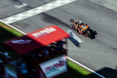 Brad Binder auf der KTM RC16 in Mugello auf Rekordkurs