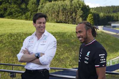 Toto Wolff und Lewis Hamilton