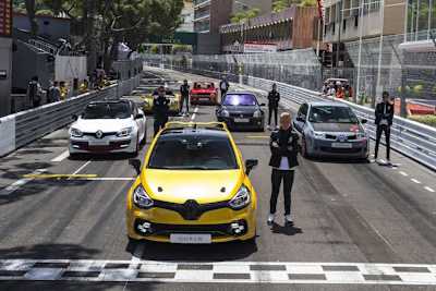Kevin Magnussen (vorne), Joloyn Palmer (links) und Esteban Ocon (rechts) in Monaco
