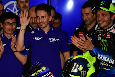 Jorge Lorenzo nahm in Sepang seine Arbeit als Yamaha-Testfahrer auf – auf Rossi spendete Beifall