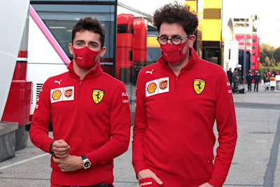 Charles Leclerc und Mattia Binotto