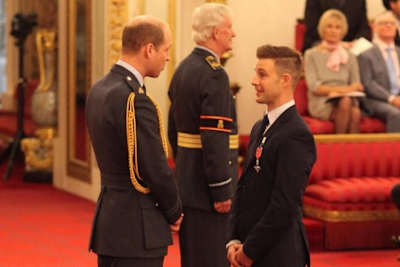 Prinz William und Jonathan Rea bei der MBE-Verleihung 2017