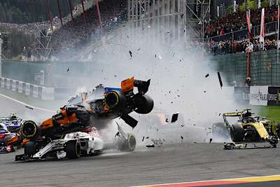 Alonso fliegt über Leclerc