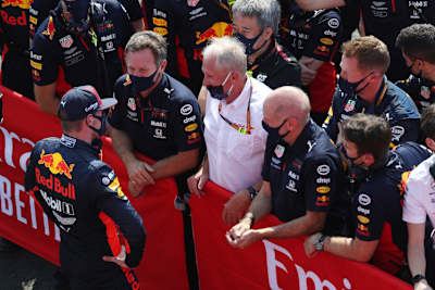 Von links: Max Verstappen, Christian Horner, Dr. Helmut Marko, Adrian Newey