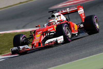 Kimi Räikkönen beim Wintertest in Barcelona mit den ultraweichen Pirelli