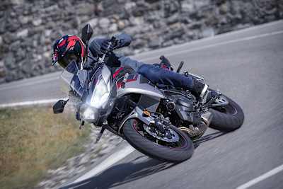 Kawasaki Versys 650, Jahrgang 2022: Neue Front, Verbindung mit dem Smartphone