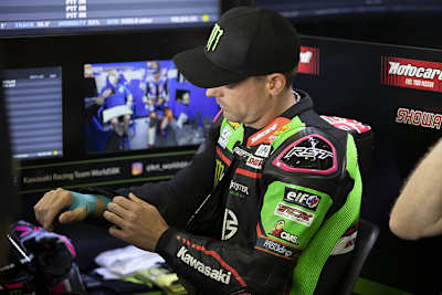 Alex Lowes mit bandagierter rechter Hand