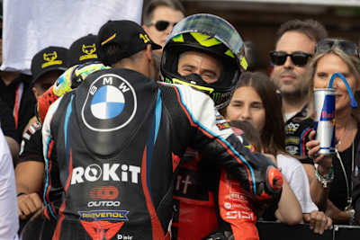 Toprak Razgatlioglu (li.) und Alvaro Bautista haben grundsätzlich großen Respekt voreinander