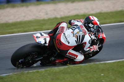 Martin Bauer holt die Superbike-Pole in Oschersleben.