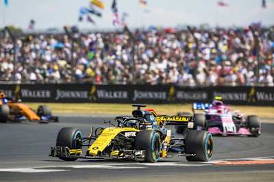 Nico Hülkenberg in Silverstone vor Esteban Ocon (Force India) und Fernando Alonso (McLaren)
