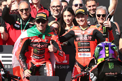 Starkes Team: Nicolo Bulega (li.) und Alvaro Bautista