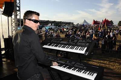 Erstaunlich, dass James Toseland überhaupt noch Piano spielen kann